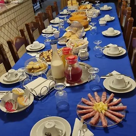 לינה וארוחת בוקר Grace's House 3*