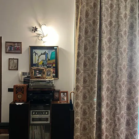 לינה וארוחת בוקר Grace's House