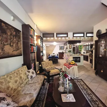 לינה וארוחת בוקר Grace's House