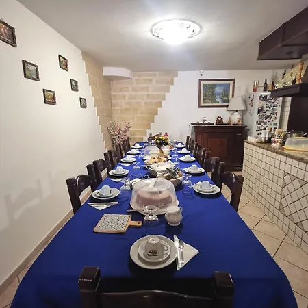 לינה וארוחת בוקר Grace's House 3*