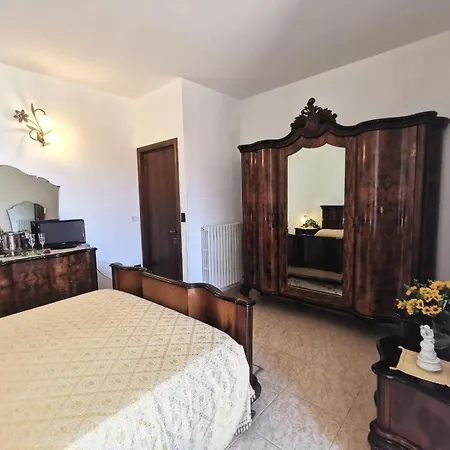 לינה וארוחת בוקר Grace's House 3*