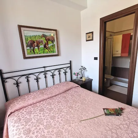 לינה וארוחת בוקר Grace's House