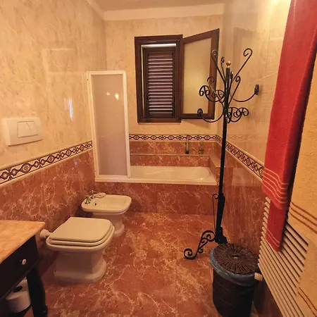 לינה וארוחת בוקר Grace's House 3*