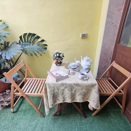 לינה וארוחת בוקר Grace's House