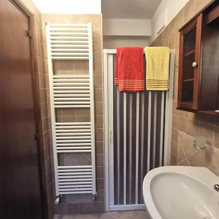 לינה וארוחת בוקר Grace's House 3*