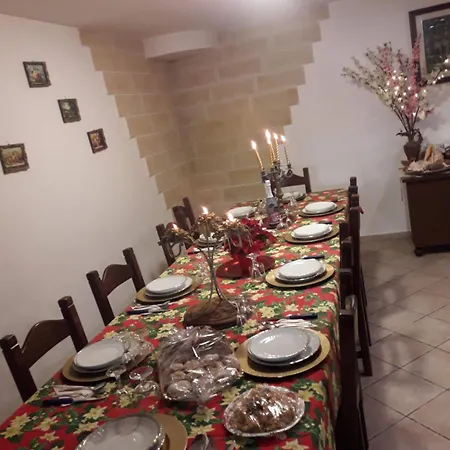 לינה וארוחת בוקר Grace's House